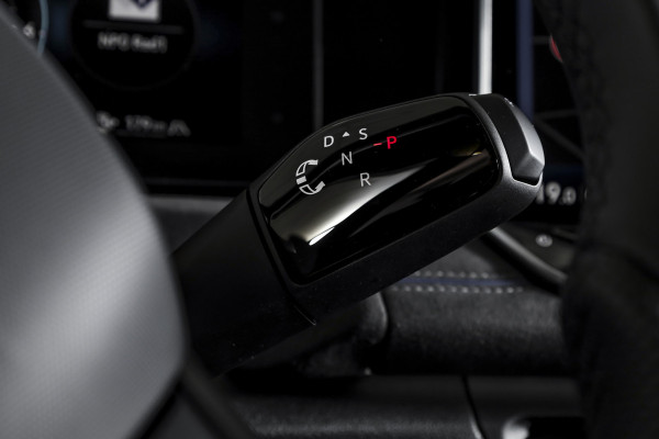 Volkswagen Tiguan 1.5 eHybrid R-Line Edition 272 PK | Black Style | 15 inch Navi | Elek. Trekhaak | IQ Light | S/K-Panodak | Dig. Cockpit | Adapt. Cruise | Stoel-+Stuurverw. | 360 Camera | NAV + App. Connect | ECC | Elek. Klep | LM 20" | 8590