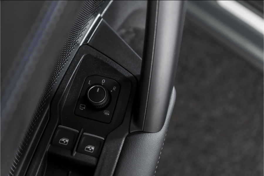 Volkswagen Tiguan 1.5 eHybrid R-Line Edition 272 PK | Black Style | 15 inch Navi | Elek. Trekhaak | IQ Light | S/K-Panodak | Dig. Cockpit | Adapt. Cruise | Stoel-+Stuurverw. | 360 Camera | NAV + App. Connect | ECC | Elek. Klep | LM 20" | 8590