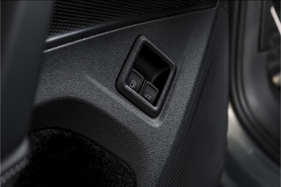 Volkswagen Tiguan 1.5 eHybrid R-Line Edition 272 PK | Black Style | 15 inch Navi | Elek. Trekhaak | IQ Light | S/K-Panodak | Dig. Cockpit | Adapt. Cruise | Stoel-+Stuurverw. | 360 Camera | NAV + App. Connect | ECC | Elek. Klep | LM 20" | 8590