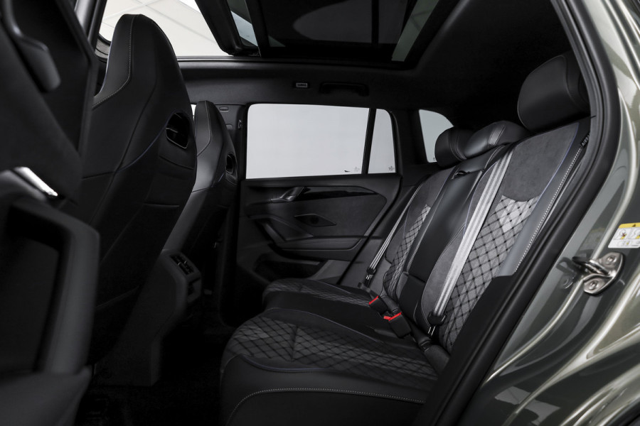 Volkswagen Tiguan 1.5 eHybrid R-Line Edition 272 PK | Black Style | 15 inch Navi | Elek. Trekhaak | IQ Light | S/K-Panodak | Dig. Cockpit | Adapt. Cruise | Stoel-+Stuurverw. | 360 Camera | NAV + App. Connect | ECC | Elek. Klep | LM 20" | 8590