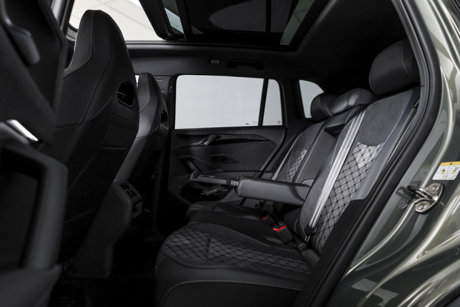 Volkswagen Tiguan 1.5 eHybrid R-Line Edition 272 PK | Black Style | 15 inch Navi | Elek. Trekhaak | IQ Light | S/K-Panodak | Dig. Cockpit | Adapt. Cruise | Stoel-+Stuurverw. | 360 Camera | NAV + App. Connect | ECC | Elek. Klep | LM 20" | 8590