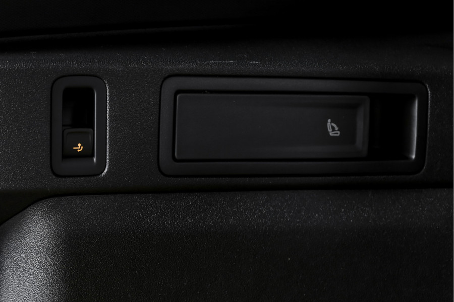 Volkswagen Tiguan 1.5 eHybrid 272 PK R-Line | Black Style | Elek. Trekhaak | S/K-panodak | Adapt. Cruise | Stoel-+stuurverw. | Elek. Klep | Camera | PDC | App. Connect | LM 20" | 7936