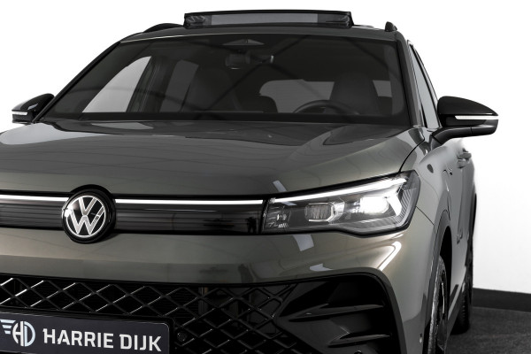 Volkswagen Tiguan 1.5 eHybrid 272 PK R-Line | Black Style | Elek. Trekhaak | S/K-panodak | Adapt. Cruise | Stoel-+stuurverw. | Elek. Klep | Camera | PDC | App. Connect | LM 20" | 7936