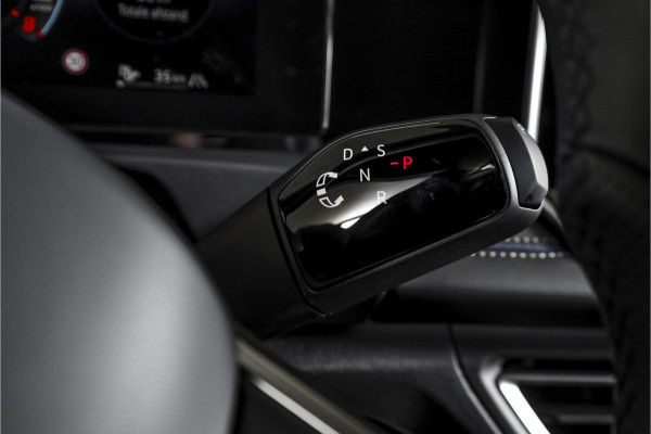 Volkswagen Tiguan 1.5 eHybrid 272 PK R-Line | Black Style | Elek. Trekhaak | S/K-panodak | Adapt. Cruise | Stoel-+stuurverw. | Elek. Klep | Camera | PDC | App. Connect | LM 20" | 7936