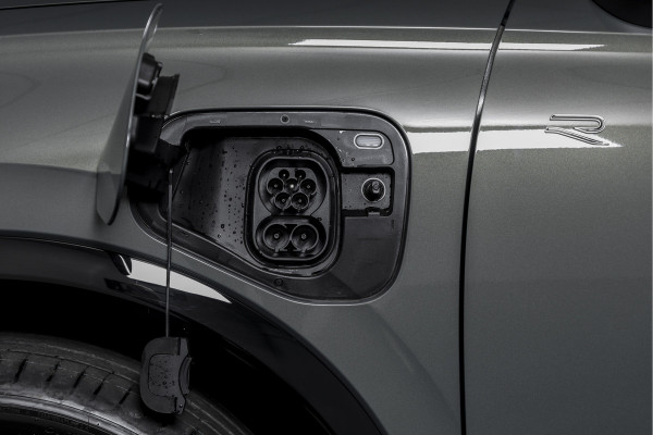 Volkswagen Tiguan 1.5 eHybrid 272 PK R-Line | Black Style | Elek. Trekhaak | S/K-panodak | Adapt. Cruise | Stoel-+stuurverw. | Elek. Klep | Camera | PDC | App. Connect | LM 20" | 7936