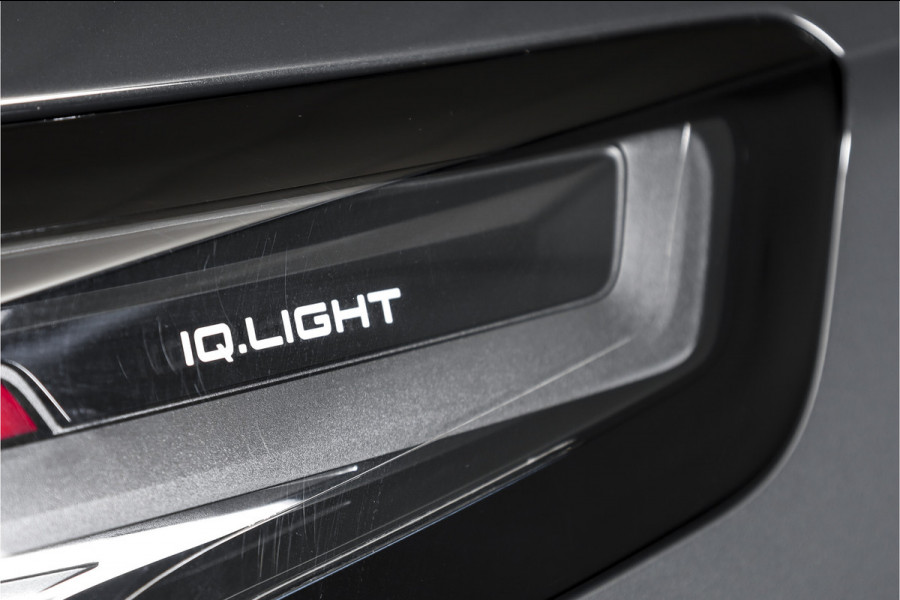 Volkswagen Tiguan 1.5 eHybrid 272 PK R-Line | Black Style | Elek. Trekhaak | S/K-panodak | Adapt. Cruise | Stoel-+stuurverw. | Elek. Klep | Camera | PDC | App. Connect | LM 20" | 7936