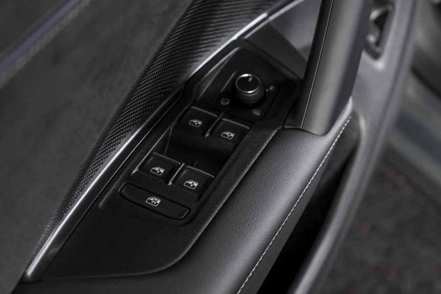 Volkswagen Tiguan 1.5 eHybrid 272 PK R-Line | Black Style | Elek. Trekhaak | S/K-panodak | Adapt. Cruise | Stoel-+stuurverw. | Elek. Klep | Camera | PDC | App. Connect | LM 20" | 7936