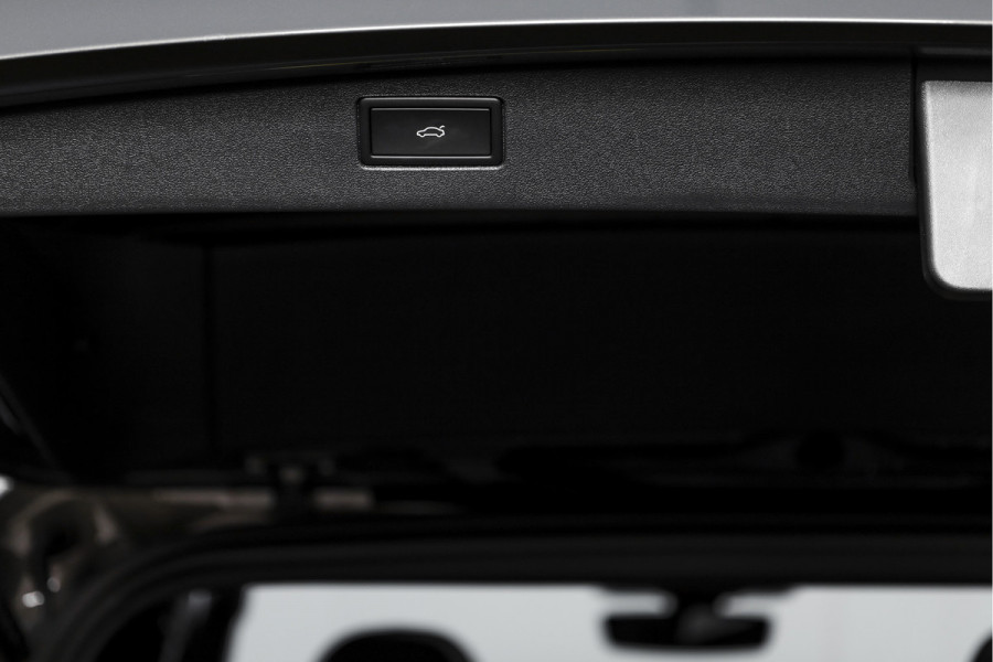 Volkswagen Tiguan 1.5 eHybrid 272 PK R-Line | Black Style | Elek. Trekhaak | S/K-panodak | Adapt. Cruise | Stoel-+stuurverw. | Elek. Klep | Camera | PDC | App. Connect | LM 20" | 7936