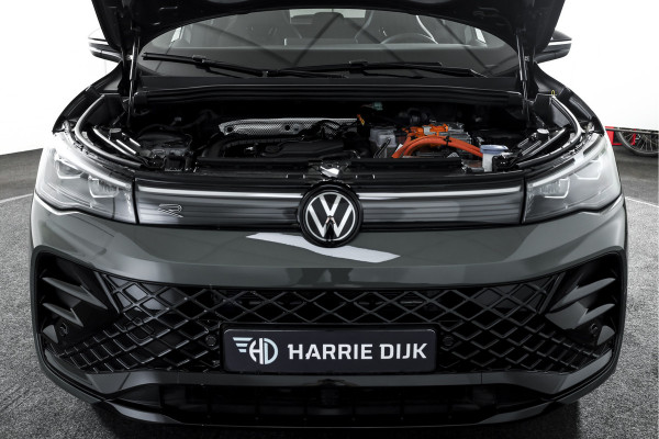 Volkswagen Tiguan 1.5 eHybrid 272 PK R-Line | Black Style | Elek. Trekhaak | S/K-panodak | Adapt. Cruise | Stoel-+stuurverw. | Elek. Klep | Camera | PDC | App. Connect | LM 20" | 7936