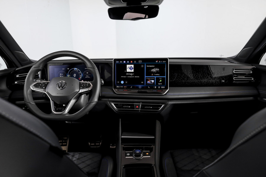 Volkswagen Tiguan 1.5 eHybrid 272 PK R-Line | Black Style | Elek. Trekhaak | S/K-panodak | Adapt. Cruise | Stoel-+stuurverw. | App. Connect | Camera | PDC | LM 20" | 3971