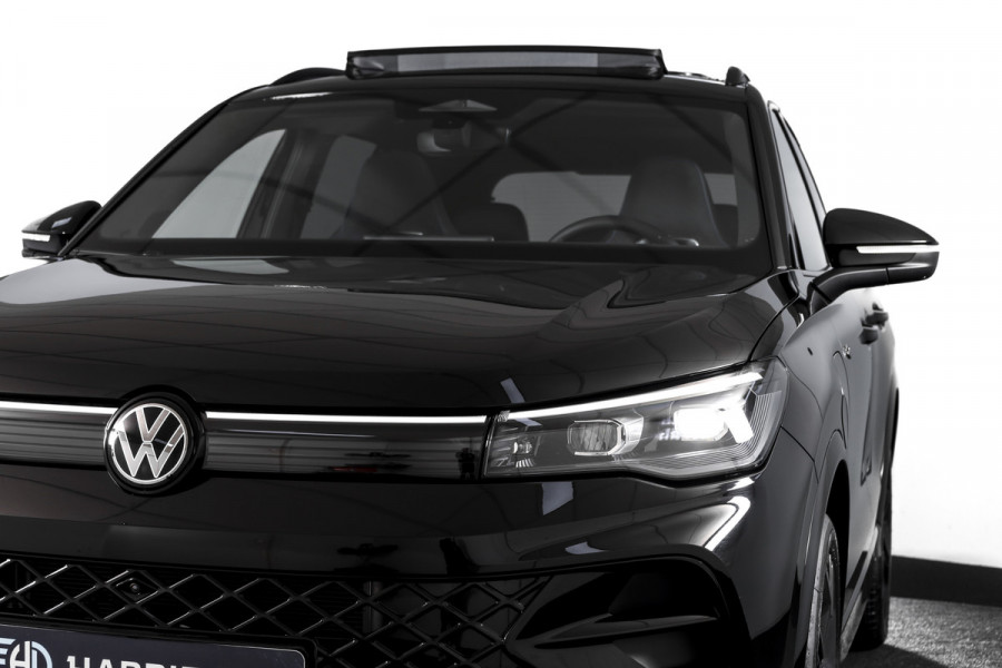 Volkswagen Tiguan 1.5 eHybrid 272 PK R-Line | Black Style | Elek. Trekhaak | S/K-panodak | Adapt. Cruise | Stoel-+stuurverw. | App. Connect | Camera | PDC | LM 20" | 3971