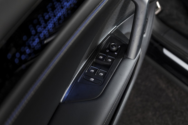 Volkswagen Tiguan 1.5 eHybrid 272 PK R-Line | Black Style | Elek. Trekhaak | S/K-panodak | Adapt. Cruise | Stoel-+stuurverw. | App. Connect | Camera | PDC | LM 20" | 3971