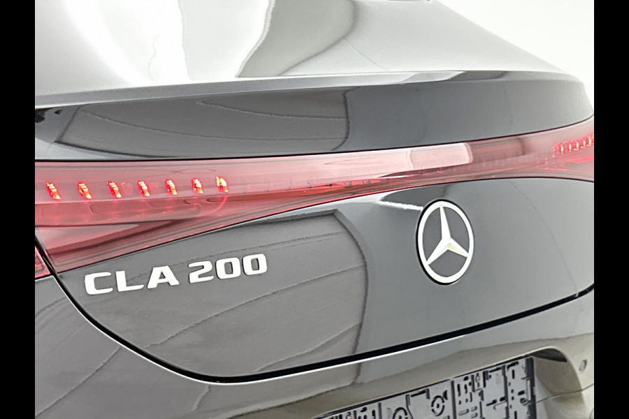 Mercedes-Benz CLA-Klasse 200 Business Solution AMG 58 kWh | Advanced Plus pakket | Warmtewerend, donkergetint glas | Smartphone integratie | URBAN GUARD | Vast panoramadak |