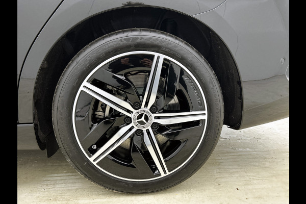 Mercedes-Benz CLA-Klasse 200 Business Solution AMG 58 kWh | Advanced Plus pakket | Warmtewerend, donkergetint glas | Smartphone integratie | URBAN GUARD | Vast panoramadak |