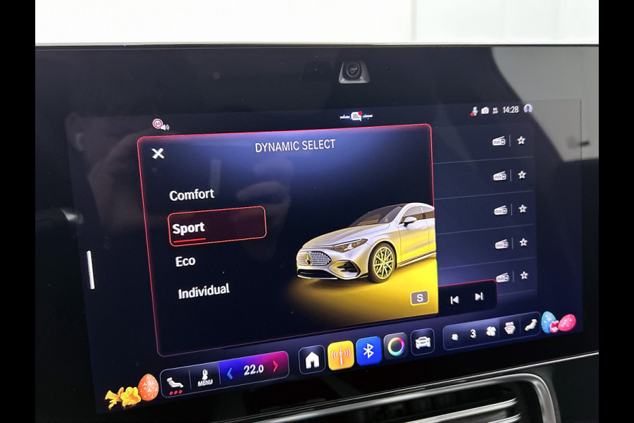 Mercedes-Benz CLA-Klasse 200 Business Solution AMG 58 kWh | Advanced Plus pakket | Warmtewerend, donkergetint glas | Smartphone integratie | URBAN GUARD | Vast panoramadak |