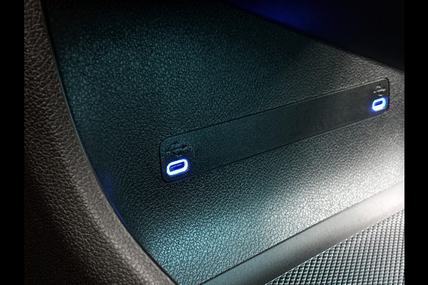 Mercedes-Benz CLA-Klasse 200 Business Solution AMG 58 kWh | Advanced Plus pakket | Warmtewerend, donkergetint glas | Smartphone integratie | URBAN GUARD | Vast panoramadak |