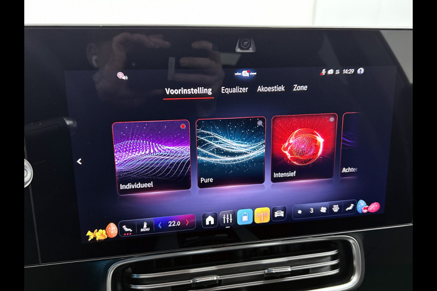 Mercedes-Benz CLA-Klasse 200 Business Solution AMG 58 kWh | Advanced Plus pakket | Warmtewerend, donkergetint glas | Smartphone integratie | URBAN GUARD | Vast panoramadak |