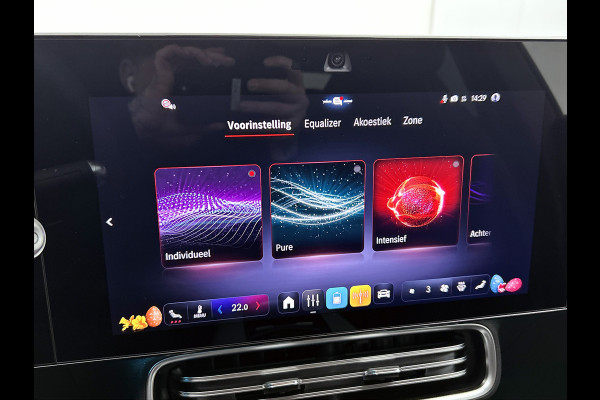 Mercedes-Benz CLA-Klasse 200 Business Solution AMG 58 kWh | Advanced Plus pakket | Warmtewerend, donkergetint glas | Smartphone integratie | URBAN GUARD | Vast panoramadak |