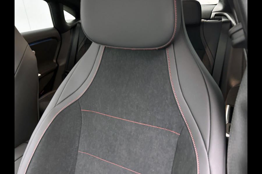 Mercedes-Benz CLA-Klasse 200 Business Solution AMG 58 kWh | Advanced Plus pakket | Warmtewerend, donkergetint glas | Smartphone integratie | URBAN GUARD | Vast panoramadak |