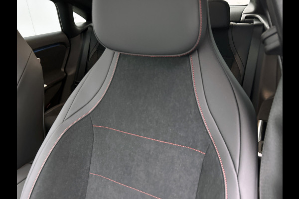 Mercedes-Benz CLA-Klasse 200 Business Solution AMG 58 kWh | Advanced Plus pakket | Warmtewerend, donkergetint glas | Smartphone integratie | URBAN GUARD | Vast panoramadak |