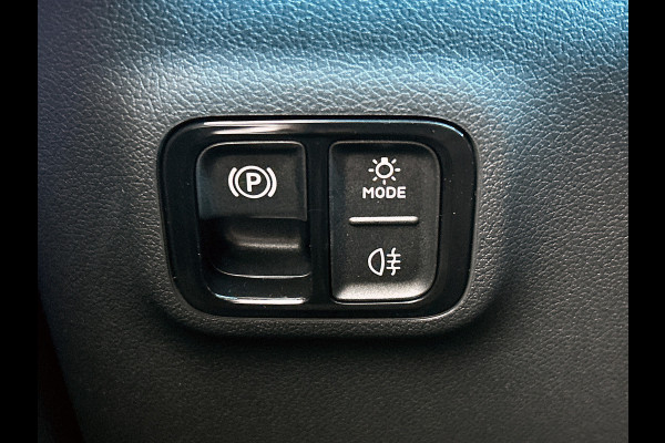 Mercedes-Benz CLA-Klasse 200 Business Solution AMG 58 kWh | Advanced Plus pakket | Warmtewerend, donkergetint glas | Smartphone integratie | URBAN GUARD | Vast panoramadak |