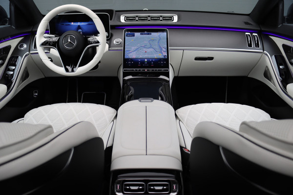 Mercedes-Benz S-Klasse 450 e Lang 'Manufaktur' | Achterasbesturing | Chauffeurspakket | Distronic+ | Zonweringspakket | Massage | Stoelventilatie | HUD | 3D-Display | MBUX Tablet | Exclusief Leder | Vlakkenverwarming |