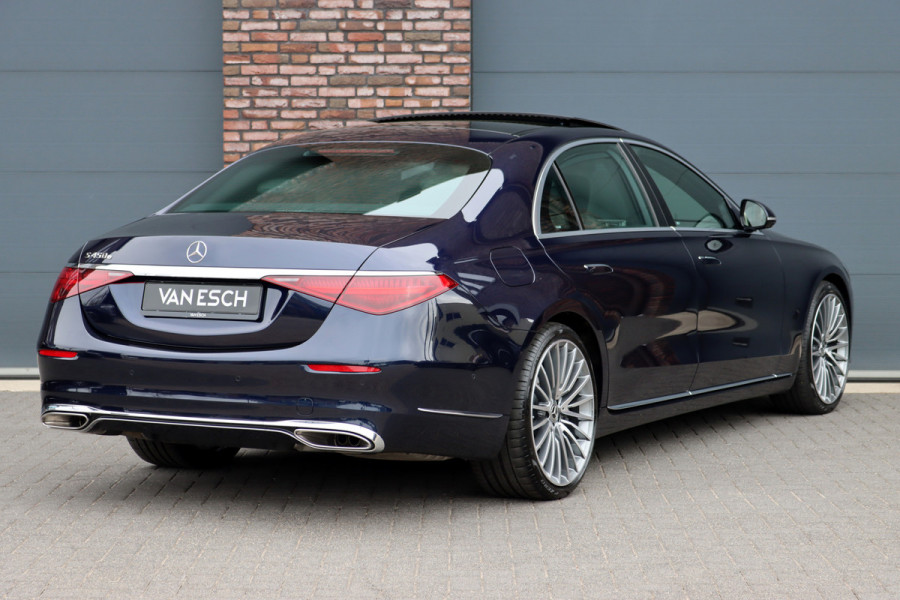 Mercedes-Benz S-Klasse 450 e Lang 'Manufaktur' | Achterasbesturing | Chauffeurspakket | Distronic+ | Zonweringspakket | Massage | Stoelventilatie | HUD | 3D-Display | MBUX Tablet | Exclusief Leder | Vlakkenverwarming |