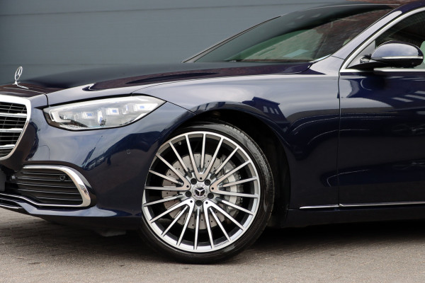 Mercedes-Benz S-Klasse 450 e Lang 'Manufaktur' | Achterasbesturing | Chauffeurspakket | Distronic+ | Zonweringspakket | Massage | Stoelventilatie | HUD | 3D-Display | MBUX Tablet | Exclusief Leder | Vlakkenverwarming |