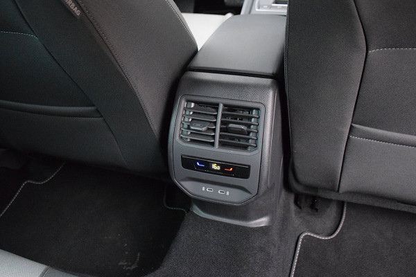 Seat Leon Sportstourer 1.5 eTSI Style Business Intense*2e eigenaar*16Dkm*NAP*Camera*ACC*Virtual cockpit*