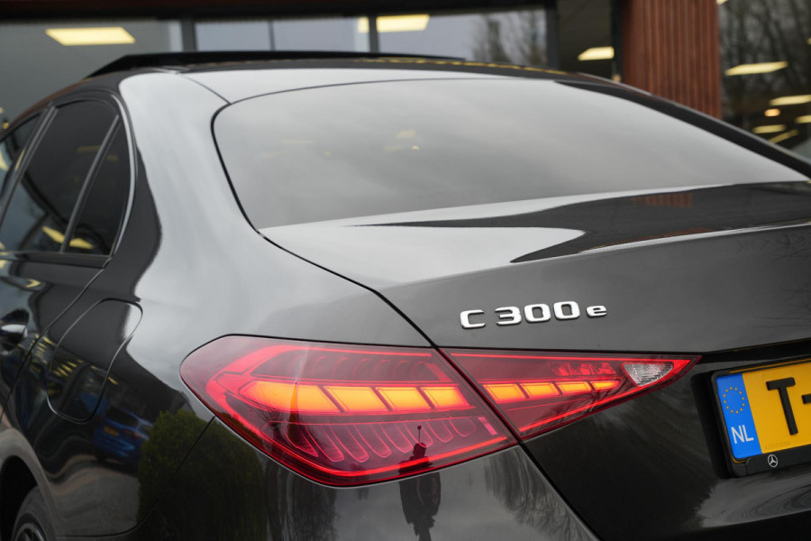 Mercedes-Benz C-Klasse 300 e AMG Line Limited Panoramadak Ambient Adapt. Cruise Camera 19''LM AMG