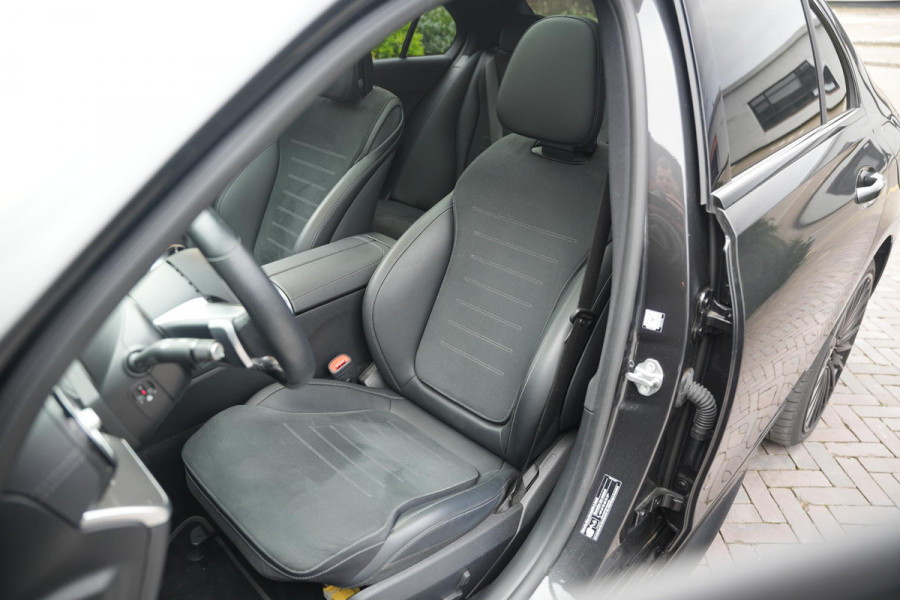 Mercedes-Benz C-Klasse 300 e AMG Line Limited Panoramadak Ambient Adapt. Cruise Camera 19''LM AMG