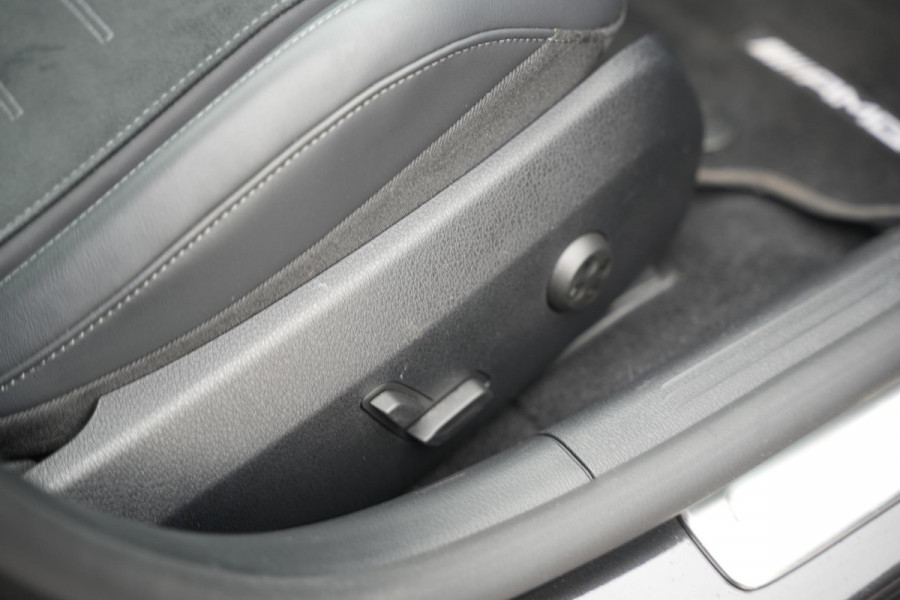 Mercedes-Benz C-Klasse 300 e AMG Line Limited Panoramadak Ambient Adapt. Cruise Camera 19''LM AMG