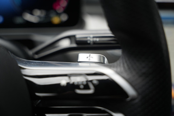 Mercedes-Benz C-Klasse 300 e AMG Line Limited Panoramadak Ambient Adapt. Cruise Camera 19''LM AMG