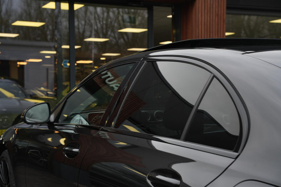 Mercedes-Benz C-Klasse 300 e AMG Line Limited Panoramadak Ambient Adapt. Cruise Camera 19''LM AMG