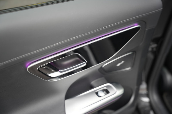 Mercedes-Benz C-Klasse 300 e AMG Line Limited Panoramadak Ambient Adapt. Cruise Camera 19''LM AMG