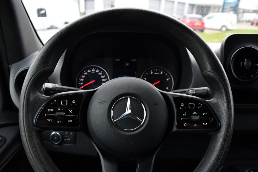 Mercedes-Benz Sprinter 317 1.9 CDI L2H2 RWD AMG Edition Camera, Cruise, Carplay, LED, Trekhaak, Automaat, Mbux, 170pk, Sensoren, Uniek!