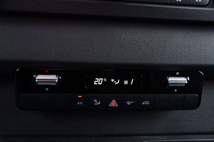 Mercedes-Benz Sprinter 317 1.9 CDI L2H2 RWD AMG Edition Camera, Cruise, Carplay, LED, Trekhaak, Automaat, Mbux, 170pk, Sensoren, Uniek!