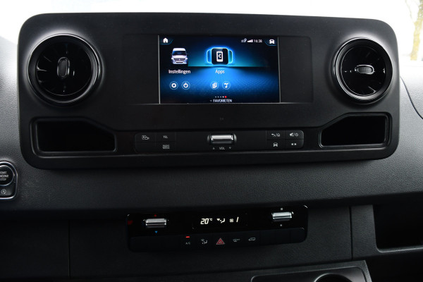 Mercedes-Benz Sprinter 317 1.9 CDI L2H2 RWD AMG Edition Camera, Cruise, Carplay, LED, Trekhaak, Automaat, Mbux, 170pk, Sensoren, Uniek!