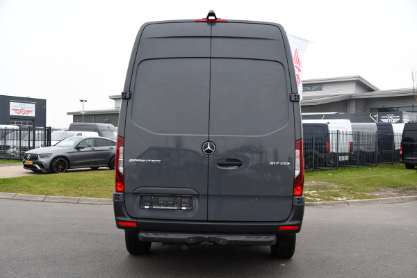 Mercedes-Benz Sprinter 317 1.9 CDI L2H2 RWD AMG Edition Camera, Cruise, Carplay, LED, Trekhaak, Automaat, Mbux, 170pk, Sensoren, Uniek!