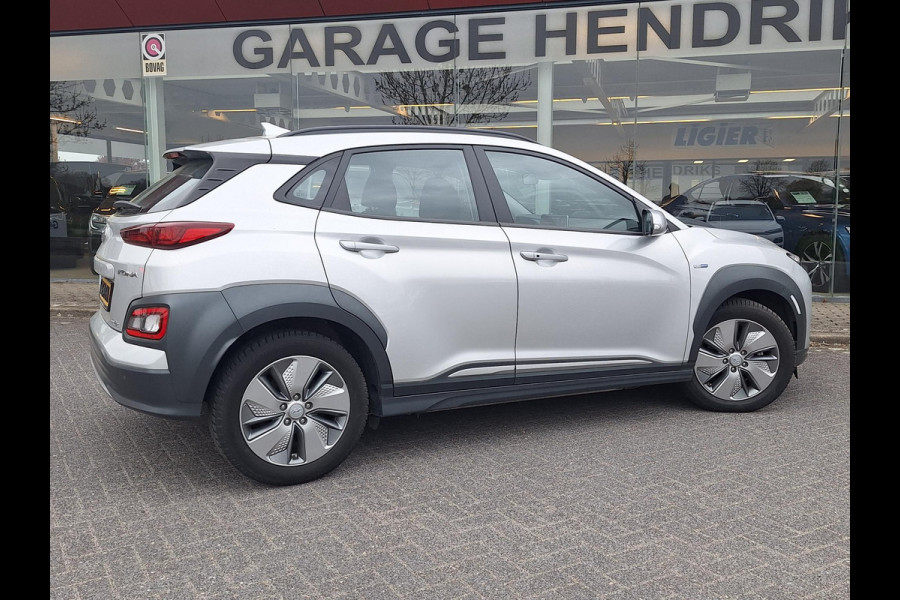Hyundai Kona EV Comfort 64 kWh | SOH: nnb | 3 fase | Warmtepomp | Adaptive CC | Camera |