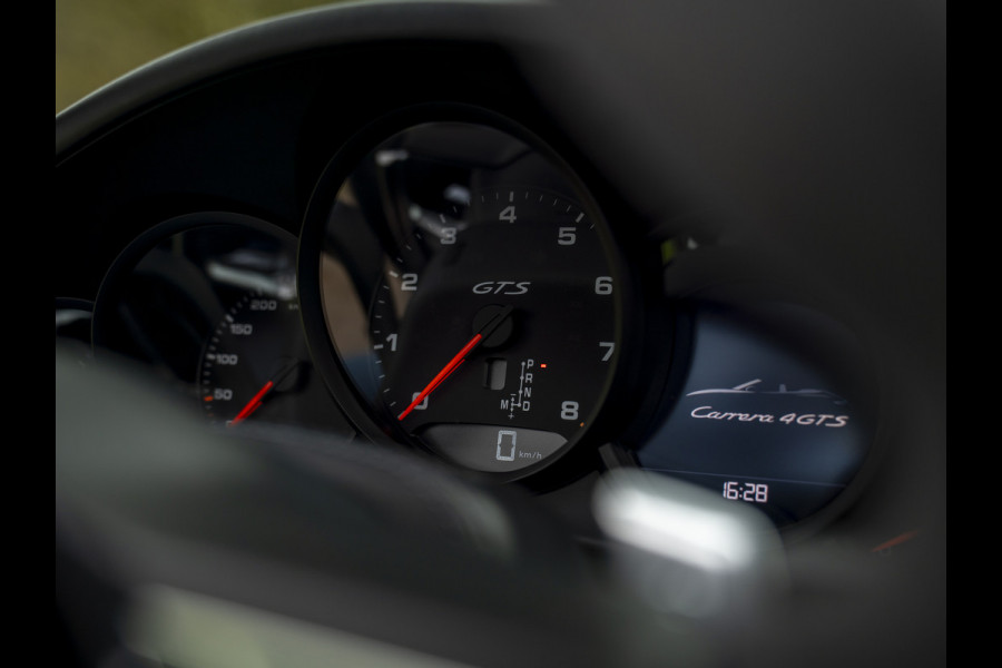 Porsche 911 Cabrio 991-2 Carrera 4 GTS | Bose | Sport Chrono | NL-auto | SportDesign