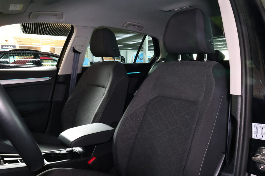 Volkswagen Golf R line 1.0 eTsi 23.000 km Full options Navi Carplay '24