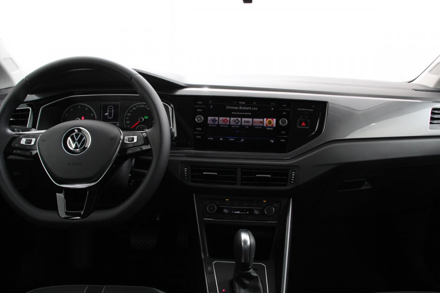 Volkswagen Polo 1.0 TSI DSG Highline Navigatie Apple Carplay / Android Auto Climate Control Cruise control Lichtmetalen Velgen