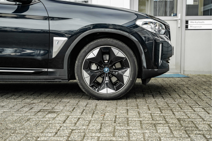 BMW iX3 Executive 80 kWh | 3 jaar garantie op HV pakket Leder | Pano | AppleCarplay | Camera