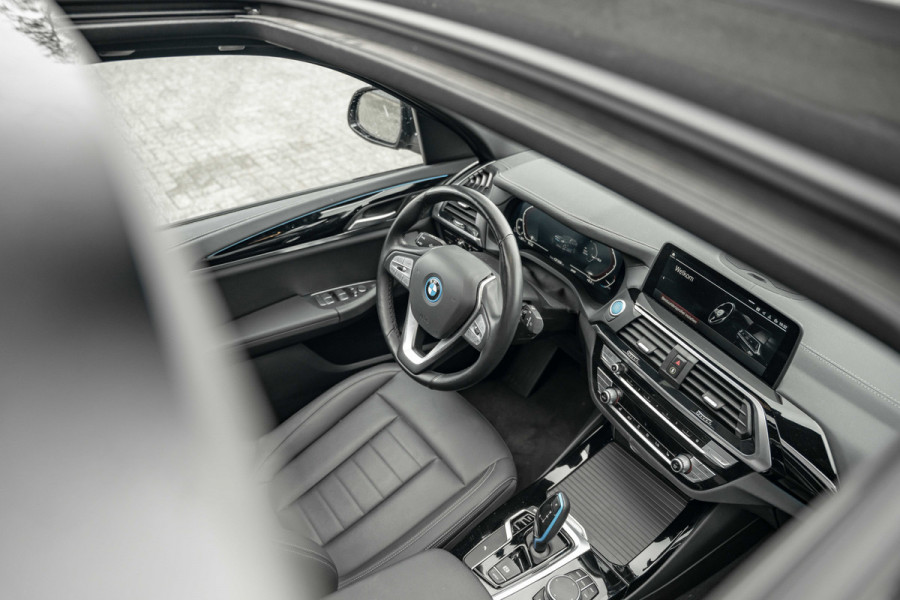 BMW iX3 Executive 80 kWh | 3 jaar garantie op HV pakket Leder | Pano | AppleCarplay | Camera