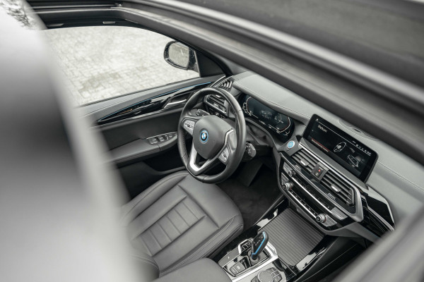 BMW iX3 Executive 80 kWh | 3 jaar garantie op HV pakket Leder | Pano | AppleCarplay | Camera