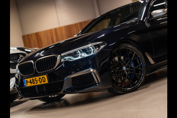BMW 5 Serie M550i xDrive High Executive, Pano, ACC, 360 Cam, Hud, 21" Velgen, Voll Led, H&K, Ambiënte, Digi Dash, Voll Onderhoud