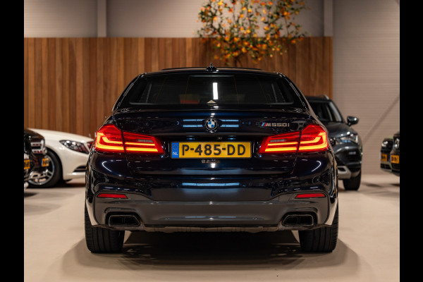 BMW 5 Serie M550i xDrive High Executive, Pano, ACC, 360 Cam, Hud, 21" Velgen, Voll Led, H&K, Ambiënte, Digi Dash, Voll Onderhoud