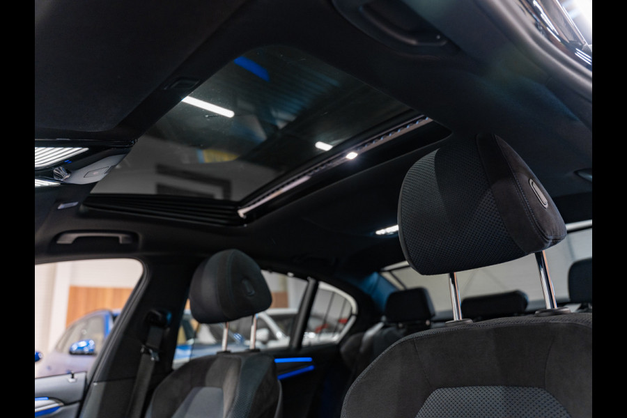 BMW 5 Serie M550i xDrive High Executive, Pano, ACC, 360 Cam, Hud, 21" Velgen, Voll Led, H&K, Ambiënte, Digi Dash, Voll Onderhoud