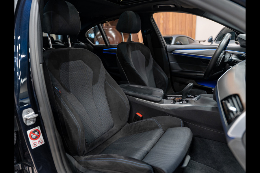 BMW 5 Serie M550i xDrive High Executive, Pano, ACC, 360 Cam, Hud, 21" Velgen, Voll Led, H&K, Ambiënte, Digi Dash, Voll Onderhoud